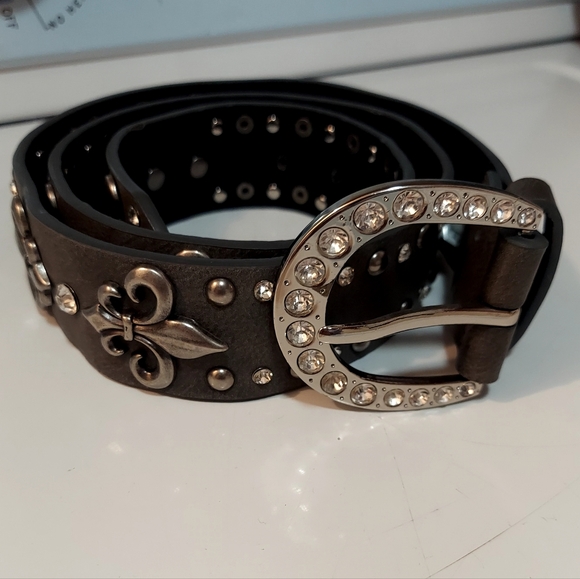 BKE Leather Fleur De Lis Belt - Picture 6 of 7